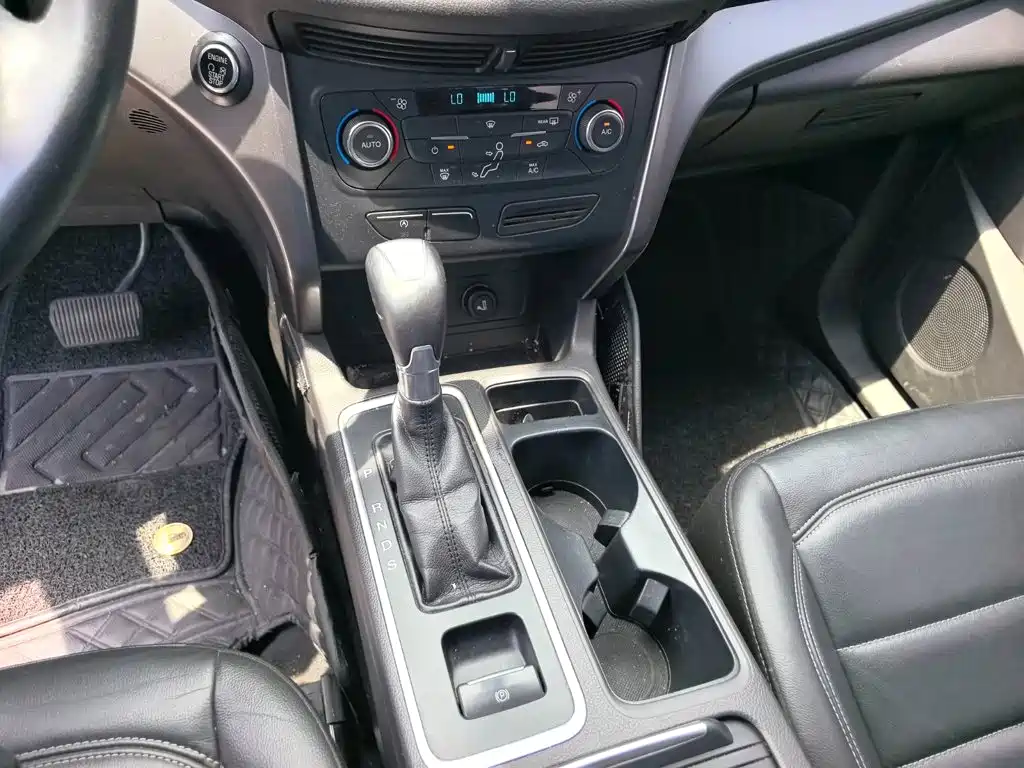 Ford Kuga 2017 — фото 15