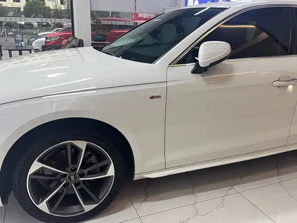 Audi A4L 2020