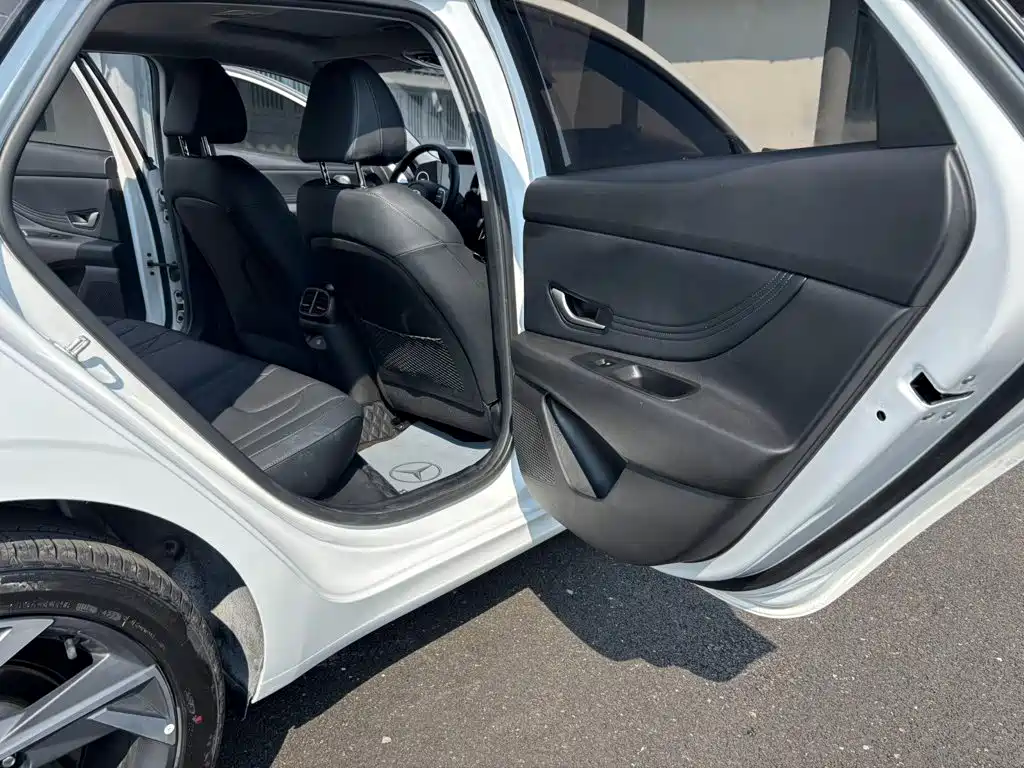 Hyundai Elantra 2024