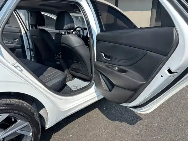 Hyundai Elantra 2024