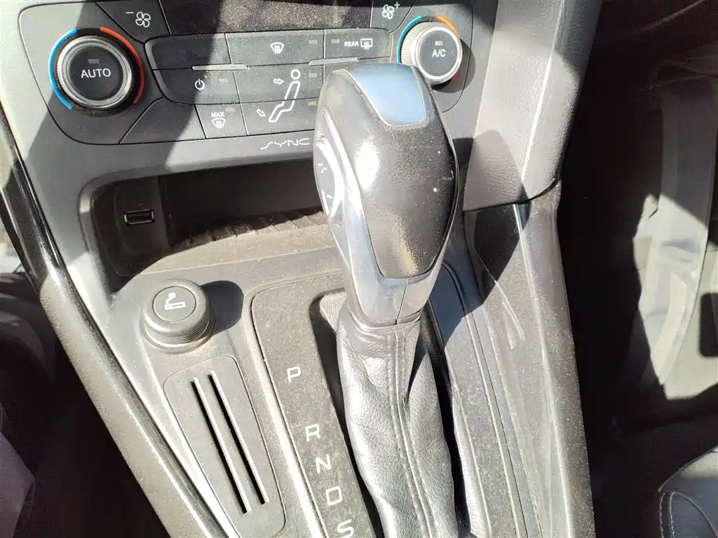 Ford Focus 2015 — фото 14