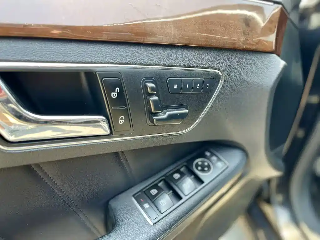 Mercedes-Benz E-Class 2012 — фото 10