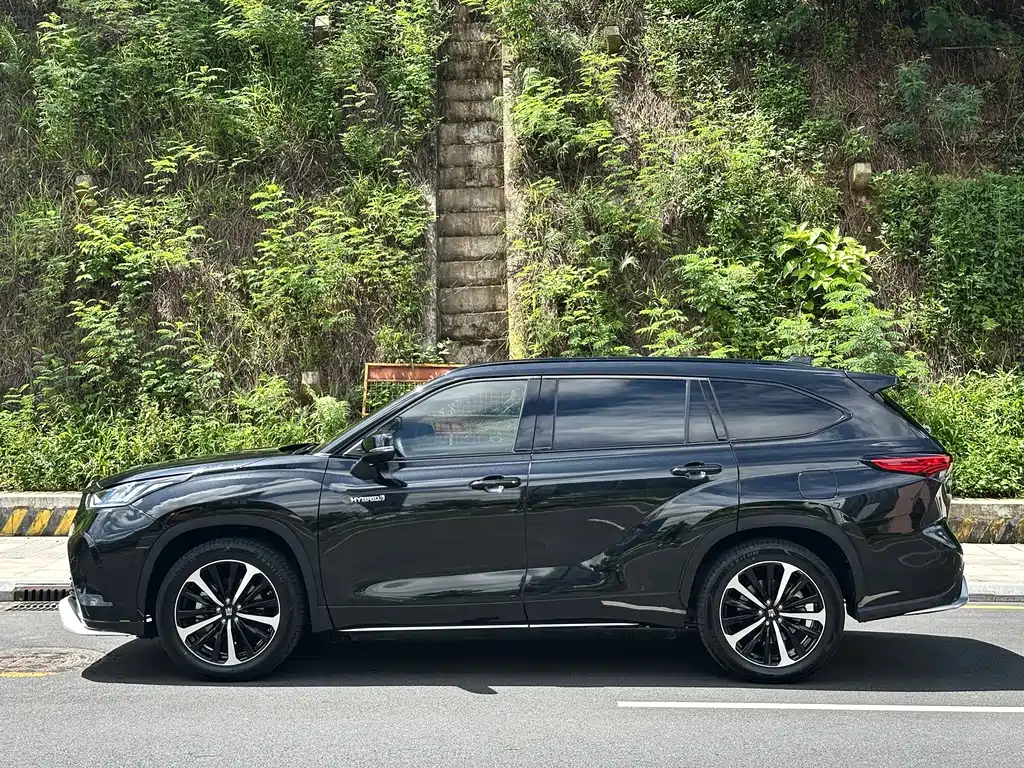 Toyota Crown Kluger 2022