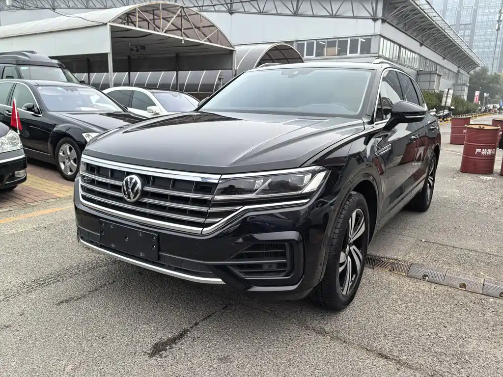 Volkswagen Touareg 2020 — фото 1