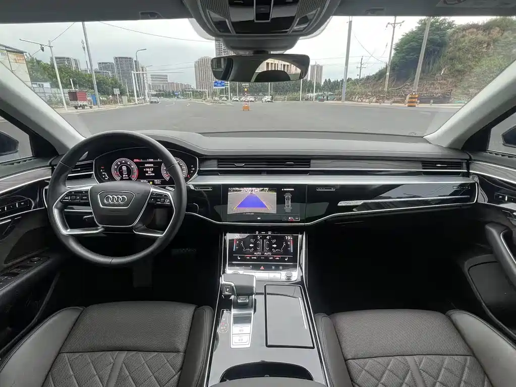 Audi A8 2021 — фото 18