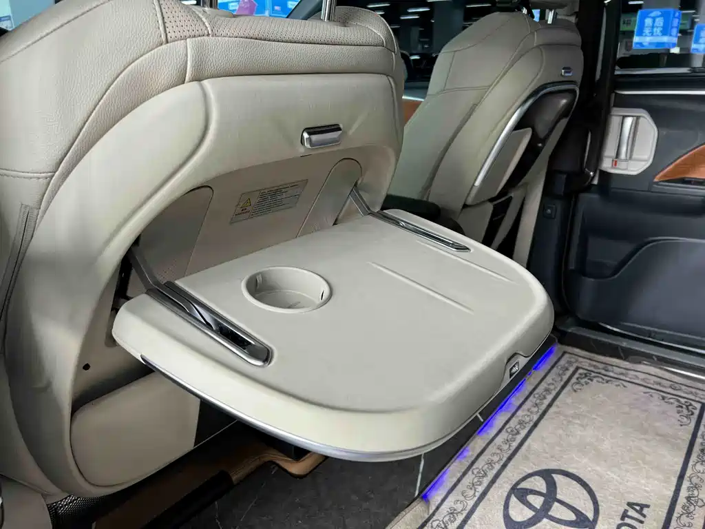 Toyota Sienna 2023 — фото 12