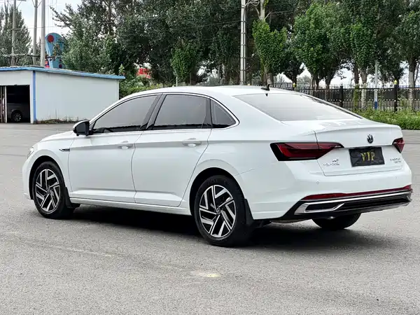 Volkswagen Sagitar 2022
