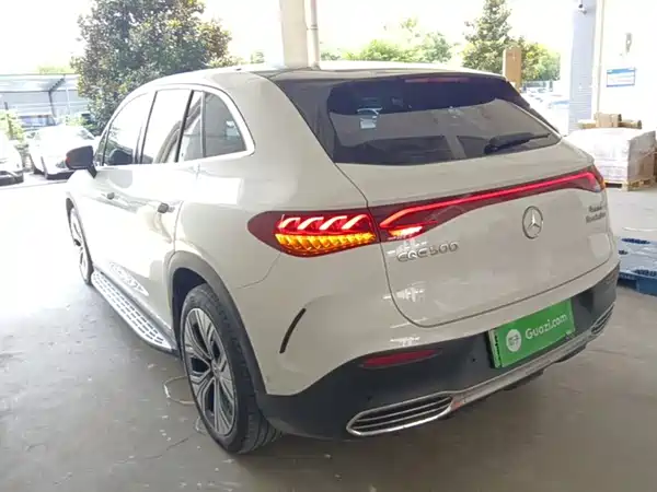 Mercedes-Benz EQE SUV 2025