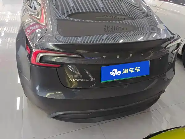 Tesla Model 3 2024