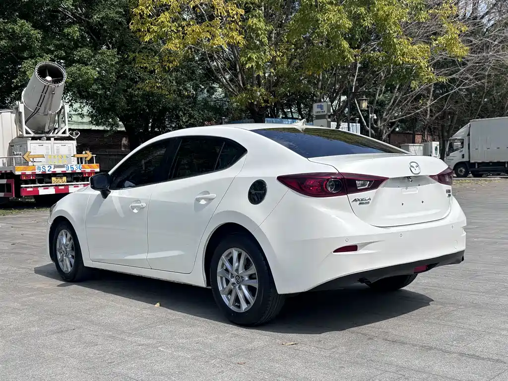 Mazda 3 Axela 2019 — фото 9