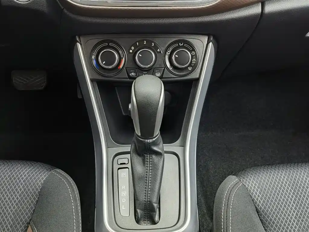 Suzuki Vitara 2017 — фото 13