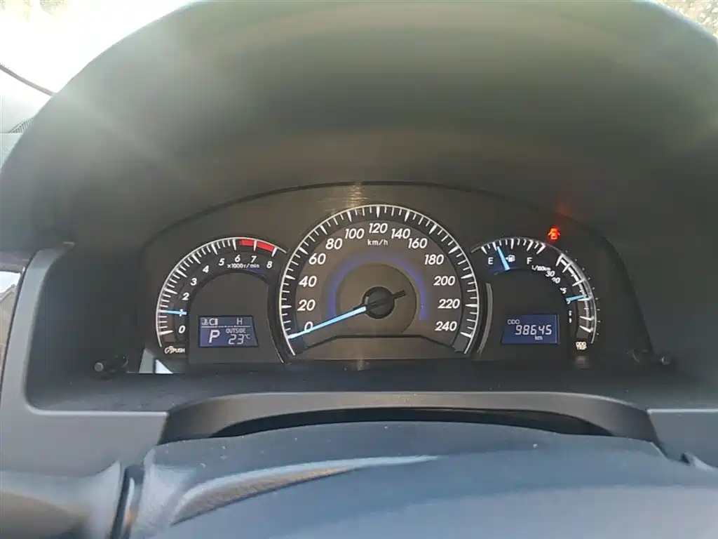 Toyota Camry 2016 — фото 12