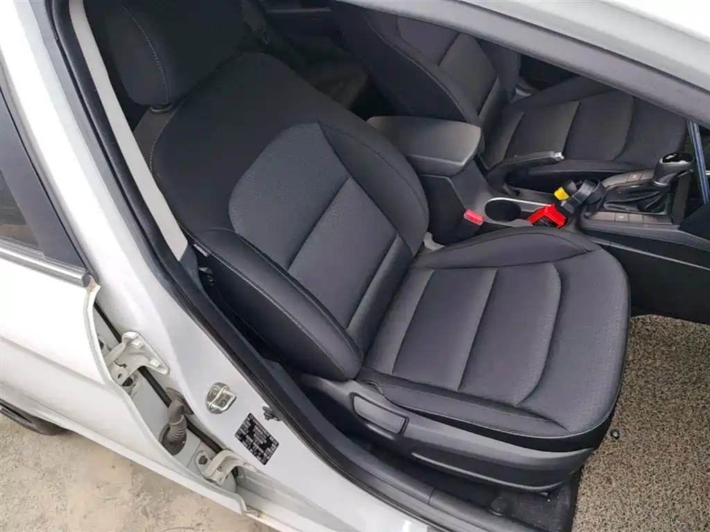 Hyundai Elantra 2019 — фото 25