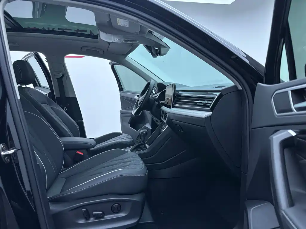 Volkswagen Tiguan L 2023 — фото 20