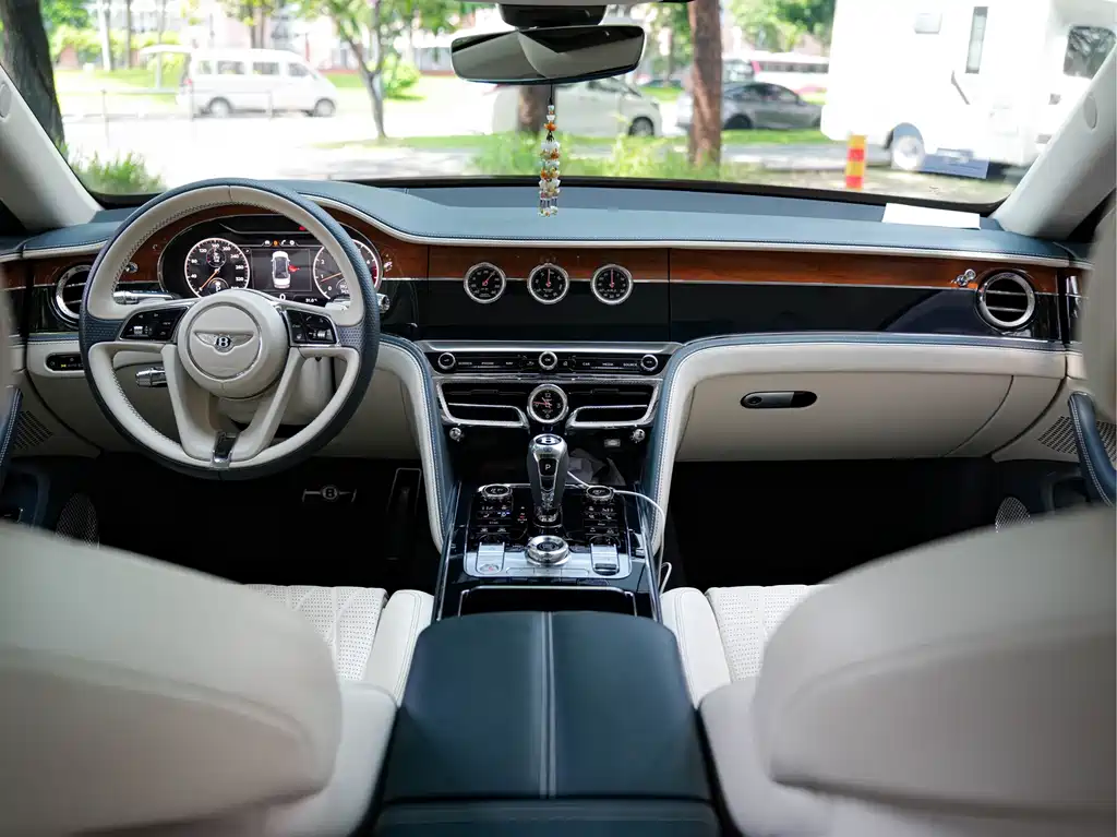 Bentley Flying Spur 2021 — фото 17