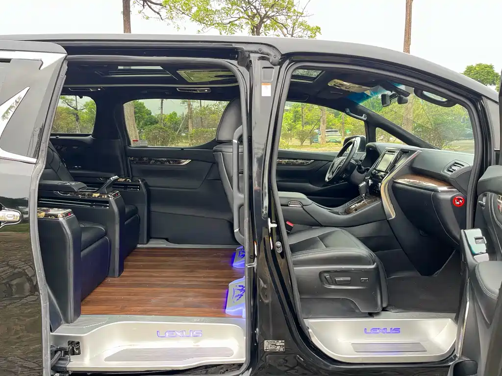 Toyota Alphard 2018 — фото 15