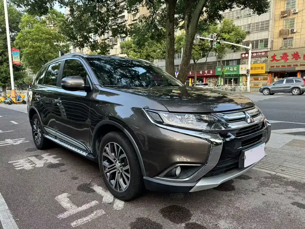 Mitsubishi Outlander 2019 — фото 3
