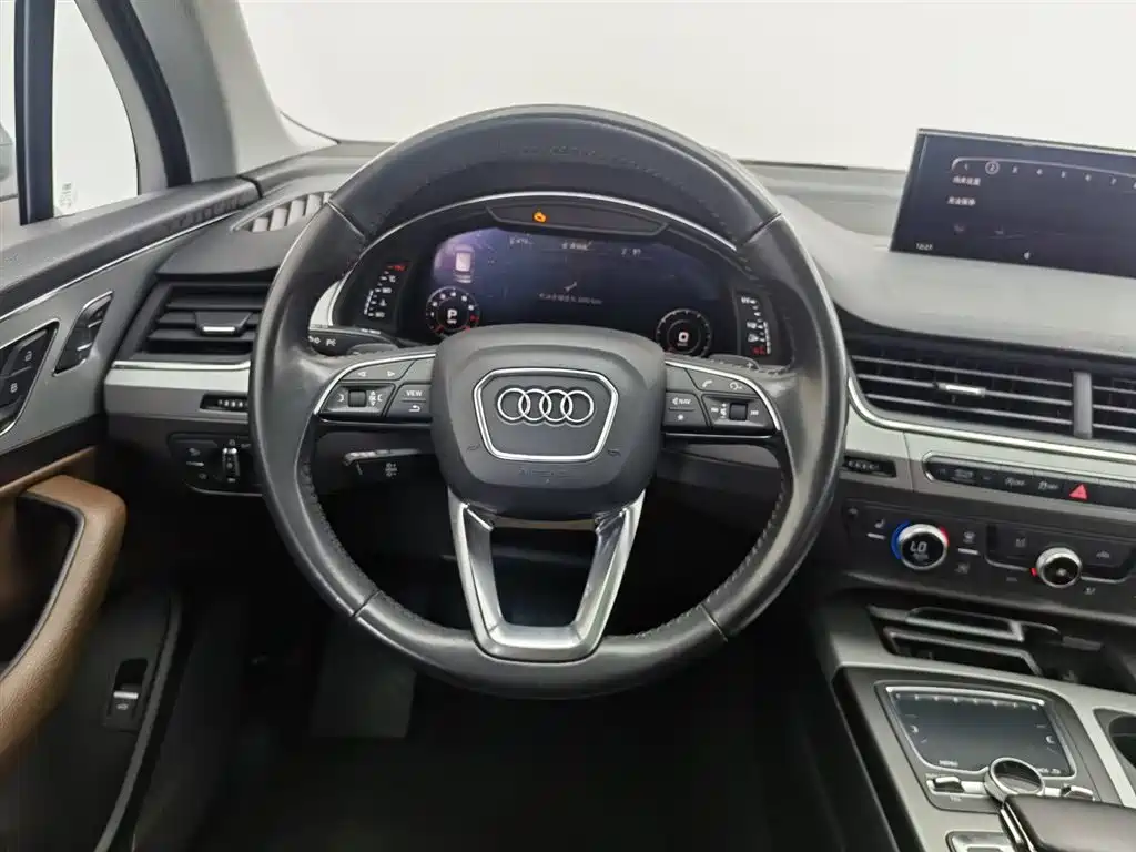 Audi Q7 2019 — фото 11