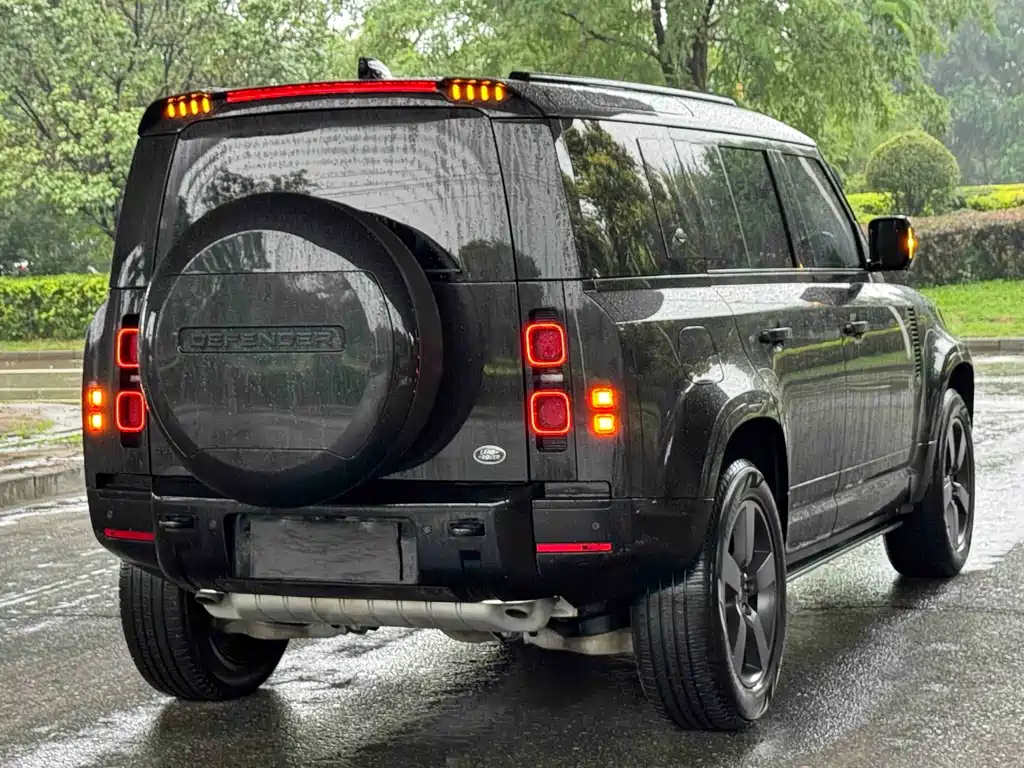 Land Rover Defender 2023 — фото 6