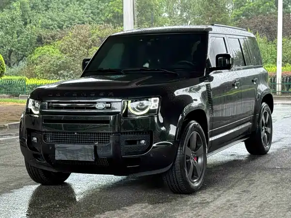 Land Rover Defender 2023