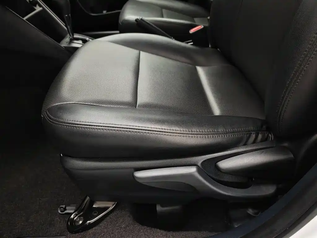 Toyota Yaris L 2018 — фото 20