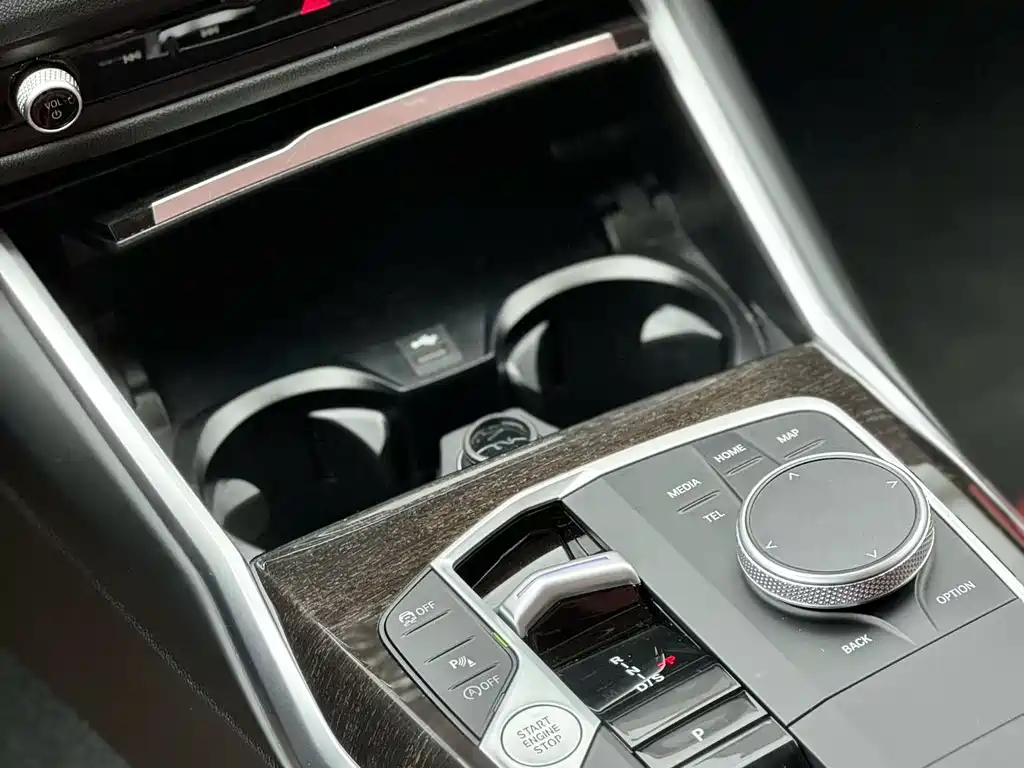 BMW 3 Series 2024 — фото 12