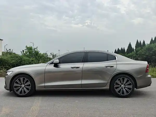 Volvo S60 2022