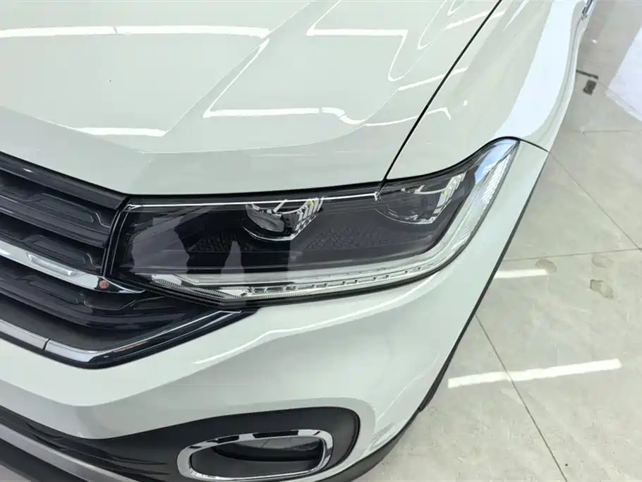 Volkswagen Explore The Shadows 2021