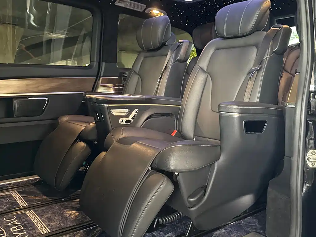 Mercedes-Benz V-Class 2021 — фото 28