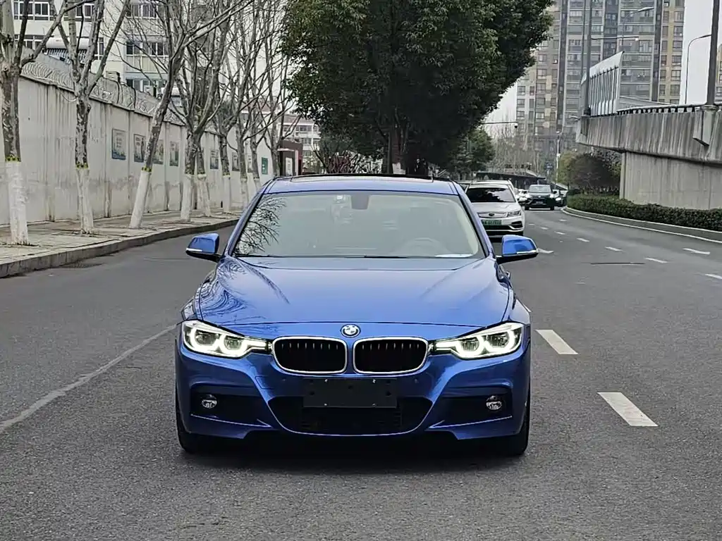 BMW 3 Series 2019 — фото 1
