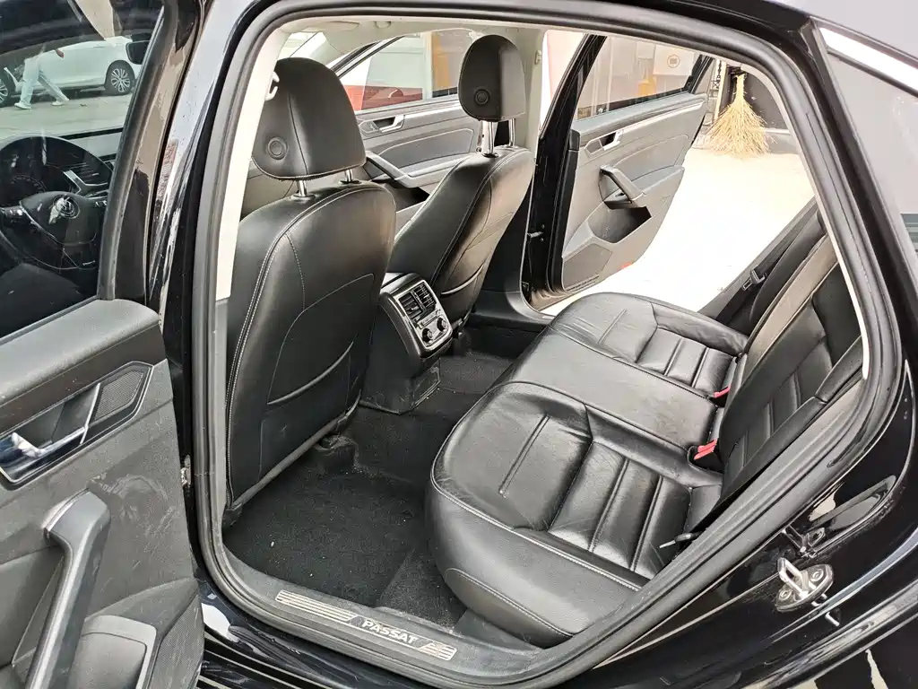 Volkswagen Passat 2018 — фото 11