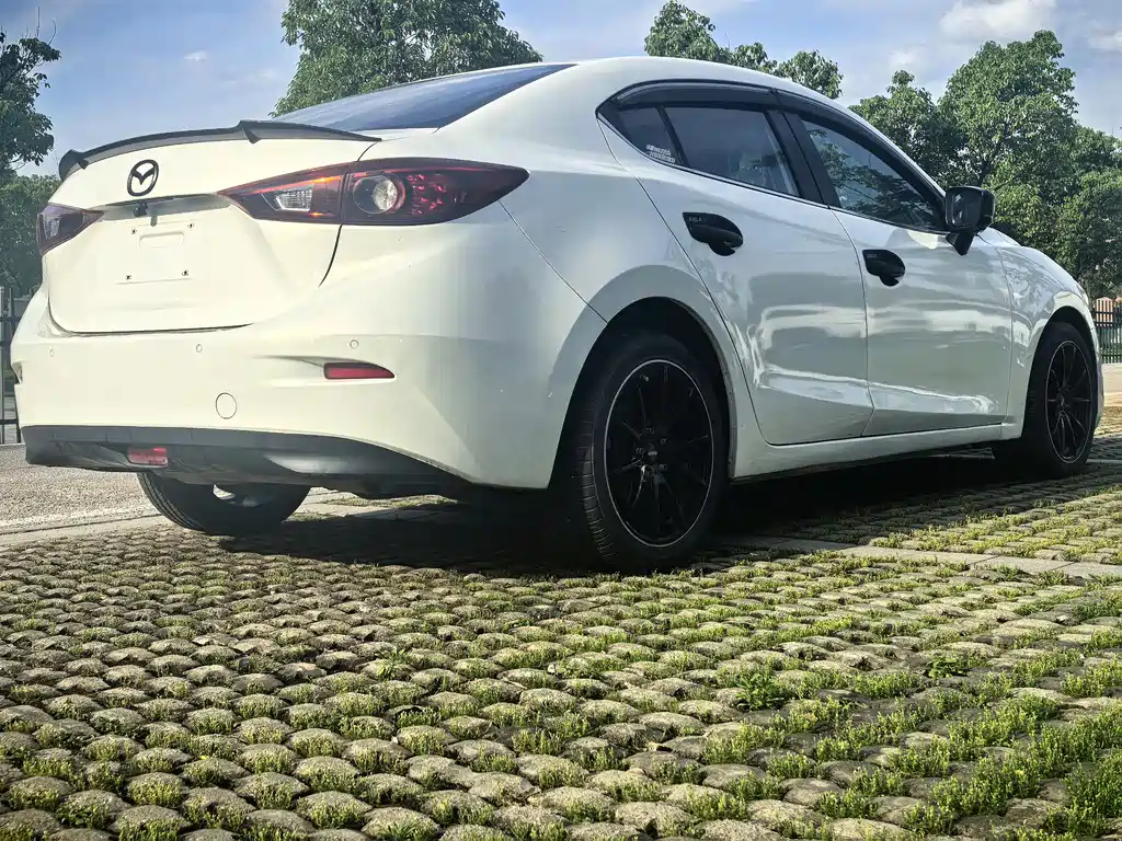 Mazda 3 Axela 2019 — фото 5