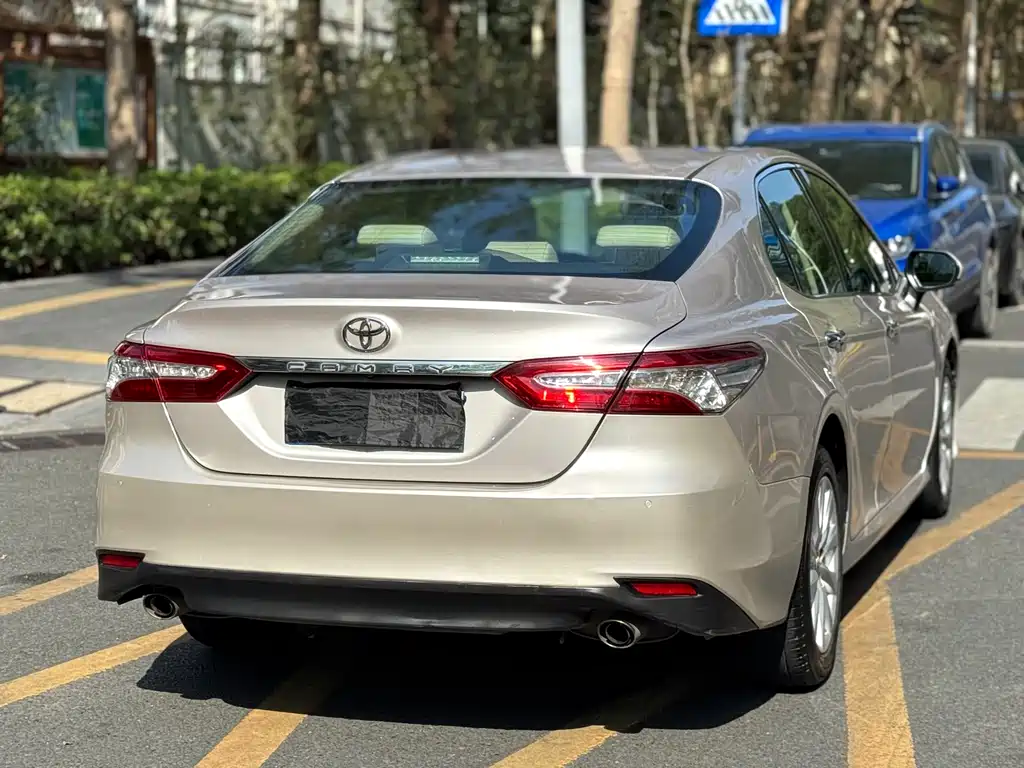 Toyota Camry 2018 — фото 20