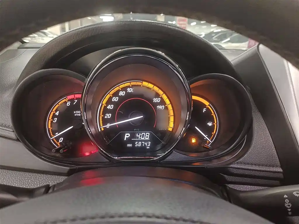 Toyota Yaris L 2022 — фото 8