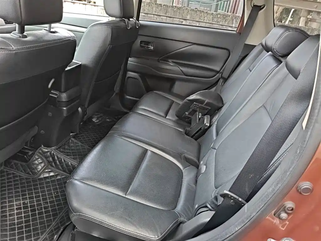 Mitsubishi Outlander 2015 — фото 17