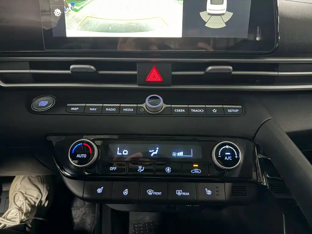 Hyundai Elantra 2023 — фото 15