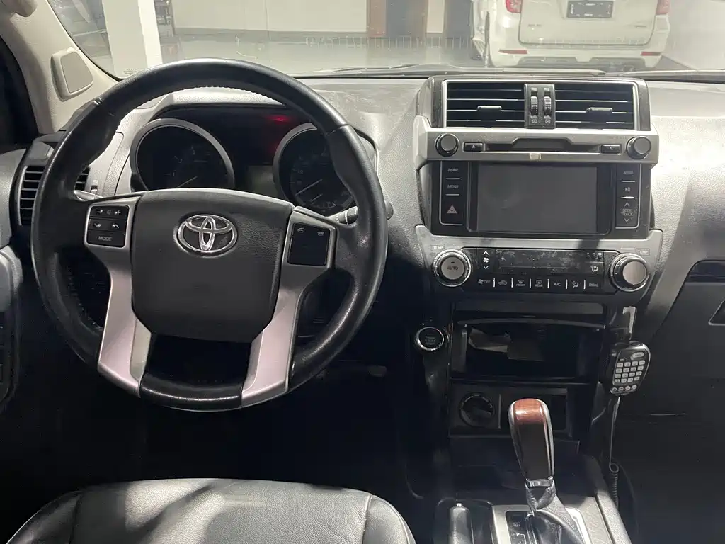 Toyota Prado 2016 — фото 12