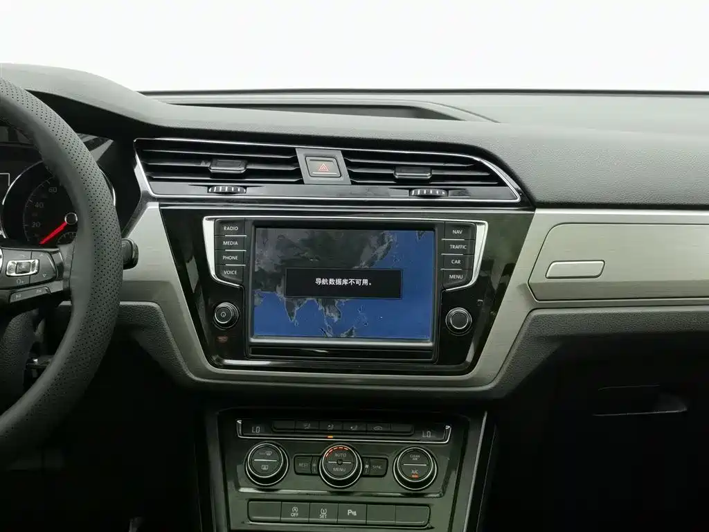 Volkswagen Touran 2018 — фото 12