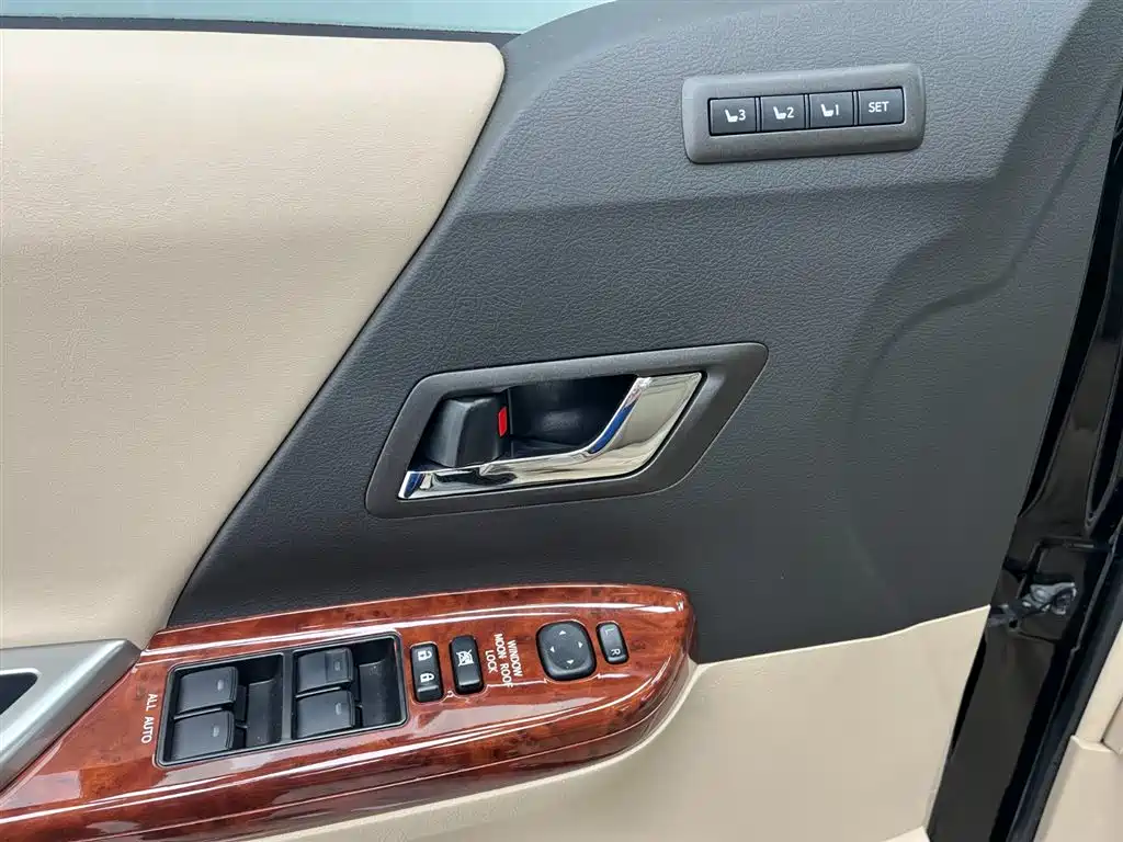 Toyota Alphard 2011 — фото 14