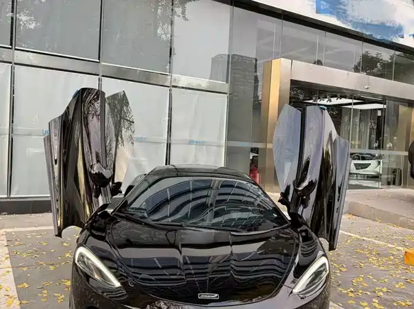 McLaren GT 2023
