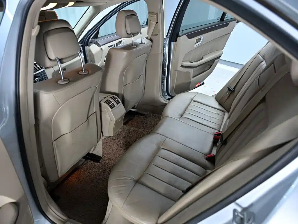 Mercedes-Benz E-Class 2010 — фото 10