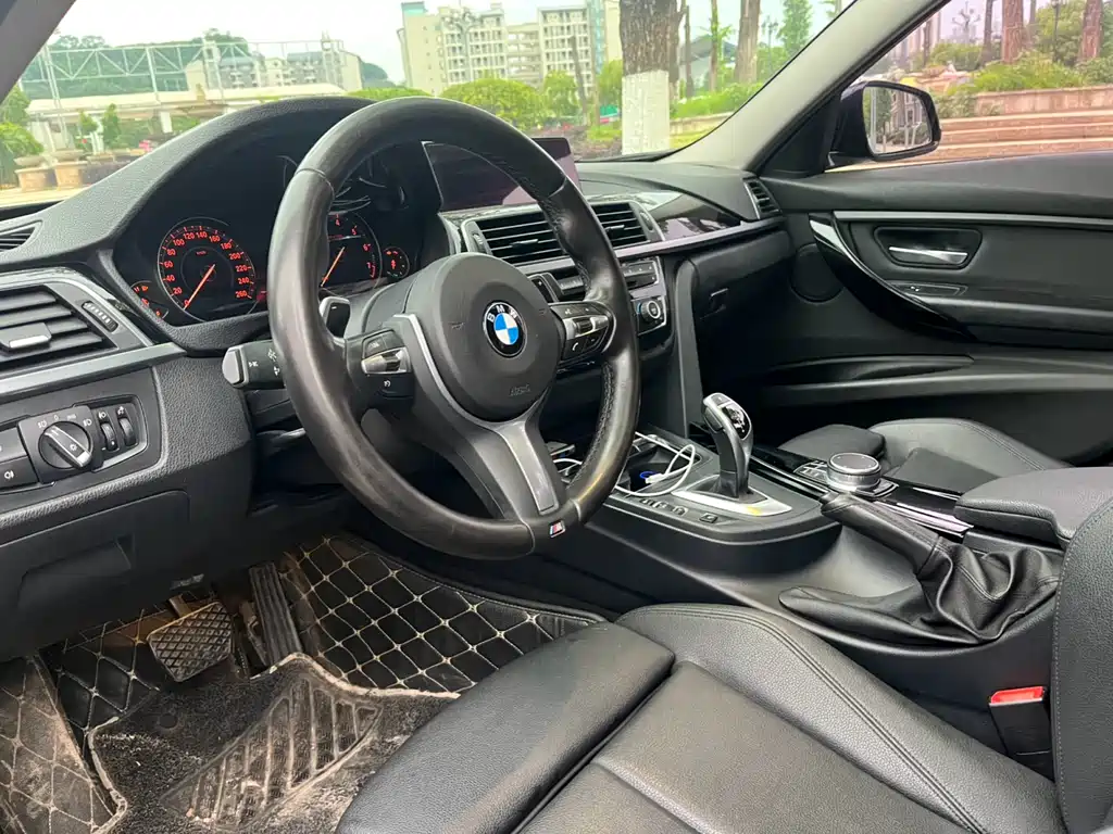 BMW 3 Series 2018 — фото 15