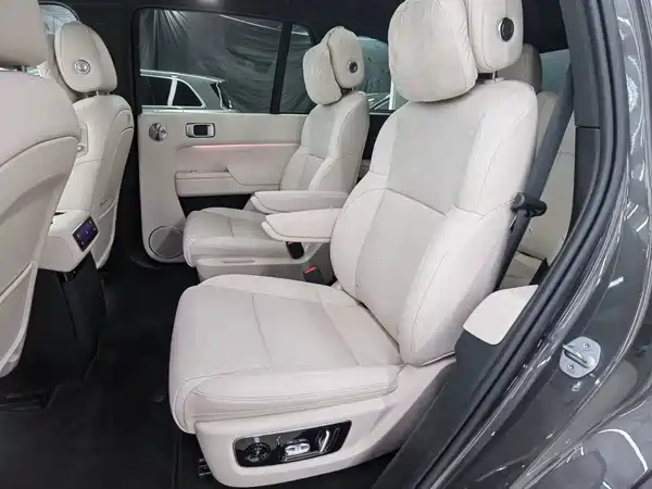 Li Auto L8 2025