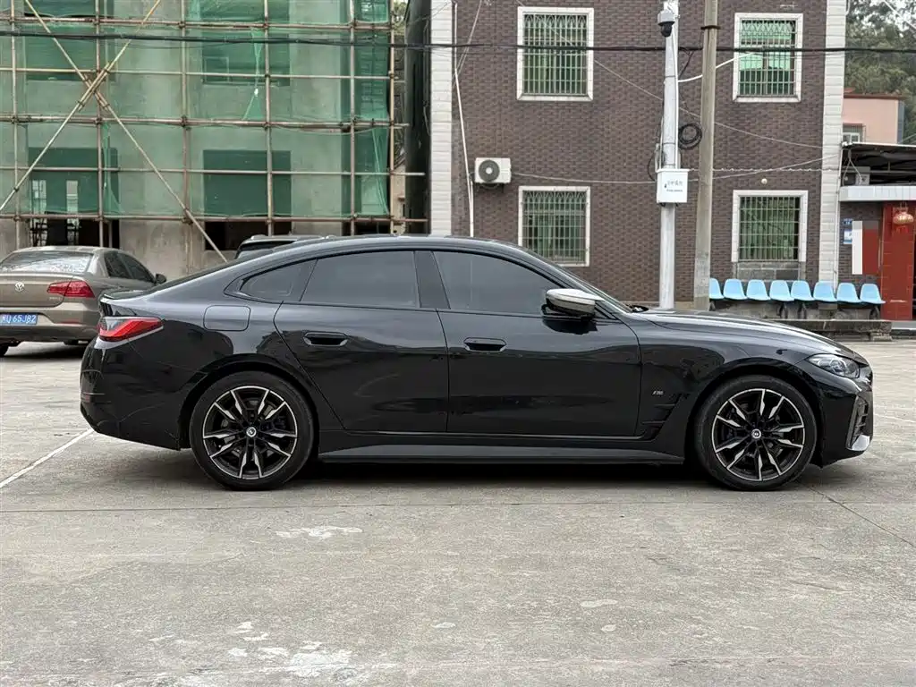 BMW i4 2023 — фото 7