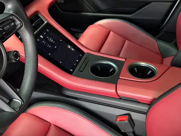 Porsche Taycan 2025