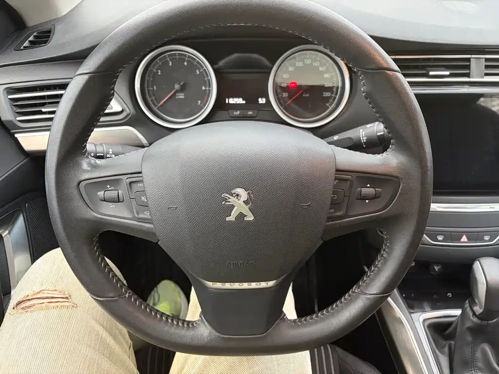 Peugeot 408 2015 — фото 16