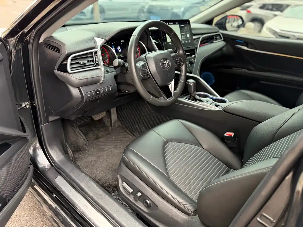 Toyota Camry 2023 — фото 13