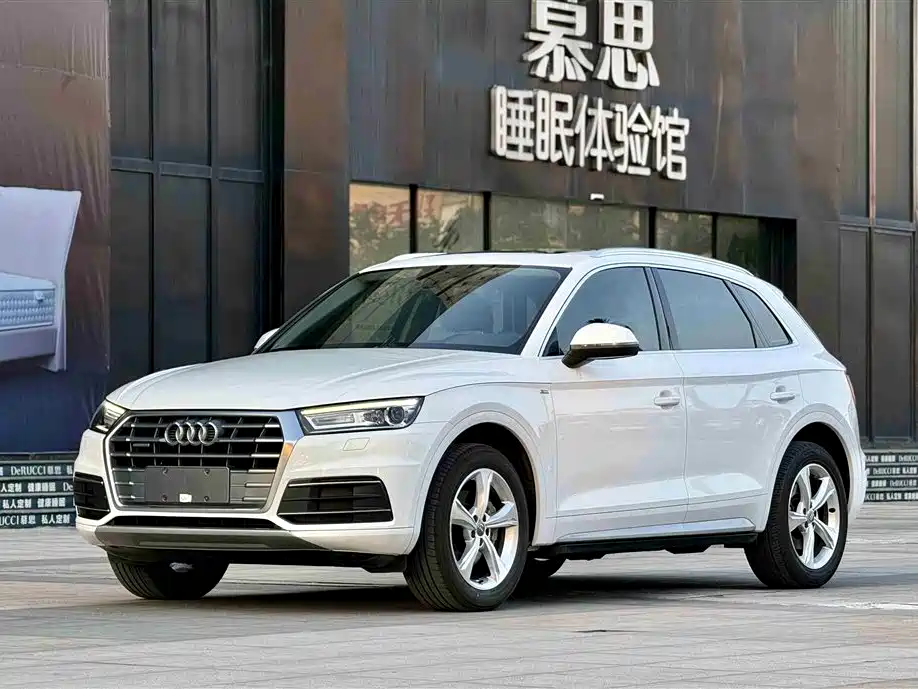 Audi Q5L 2019 — фото 1