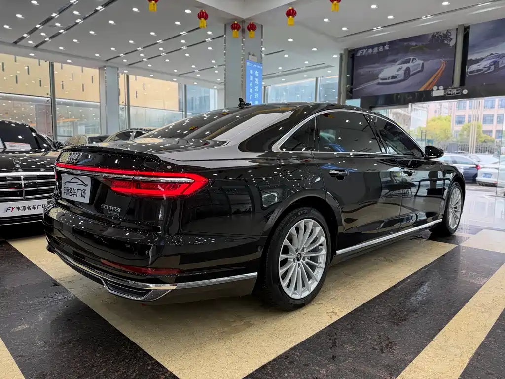 Audi A8 2021 — фото 23