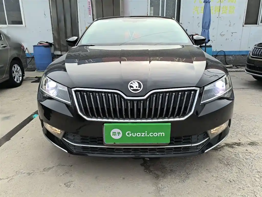 Skoda Superb 2017 — фото 3